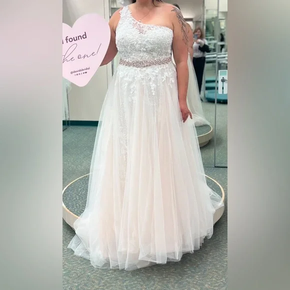 David’s Bridal- One-shoulder beaded wedding dress with overskirt - Picture 9 of 12